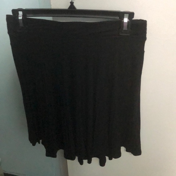 Black skirt - Picture 1 of 2